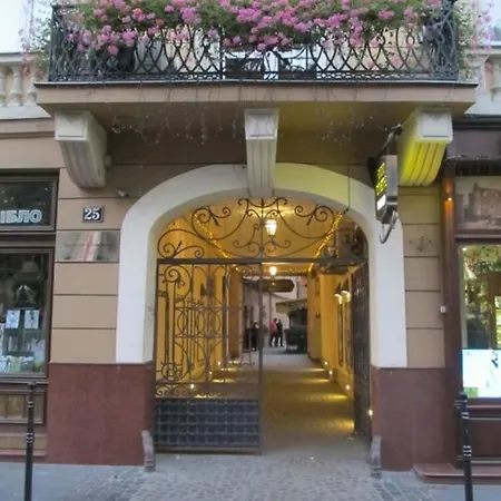 Red & Yellow Апартаменти