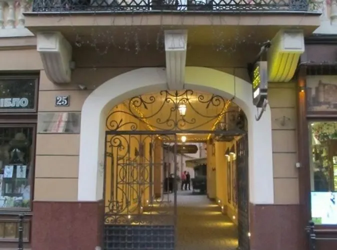 Red & Yellow Апартаменти