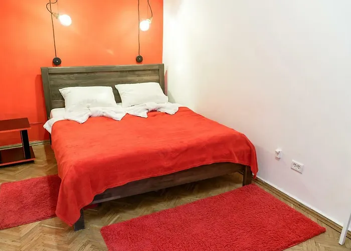 Red & Yellow Apartament *